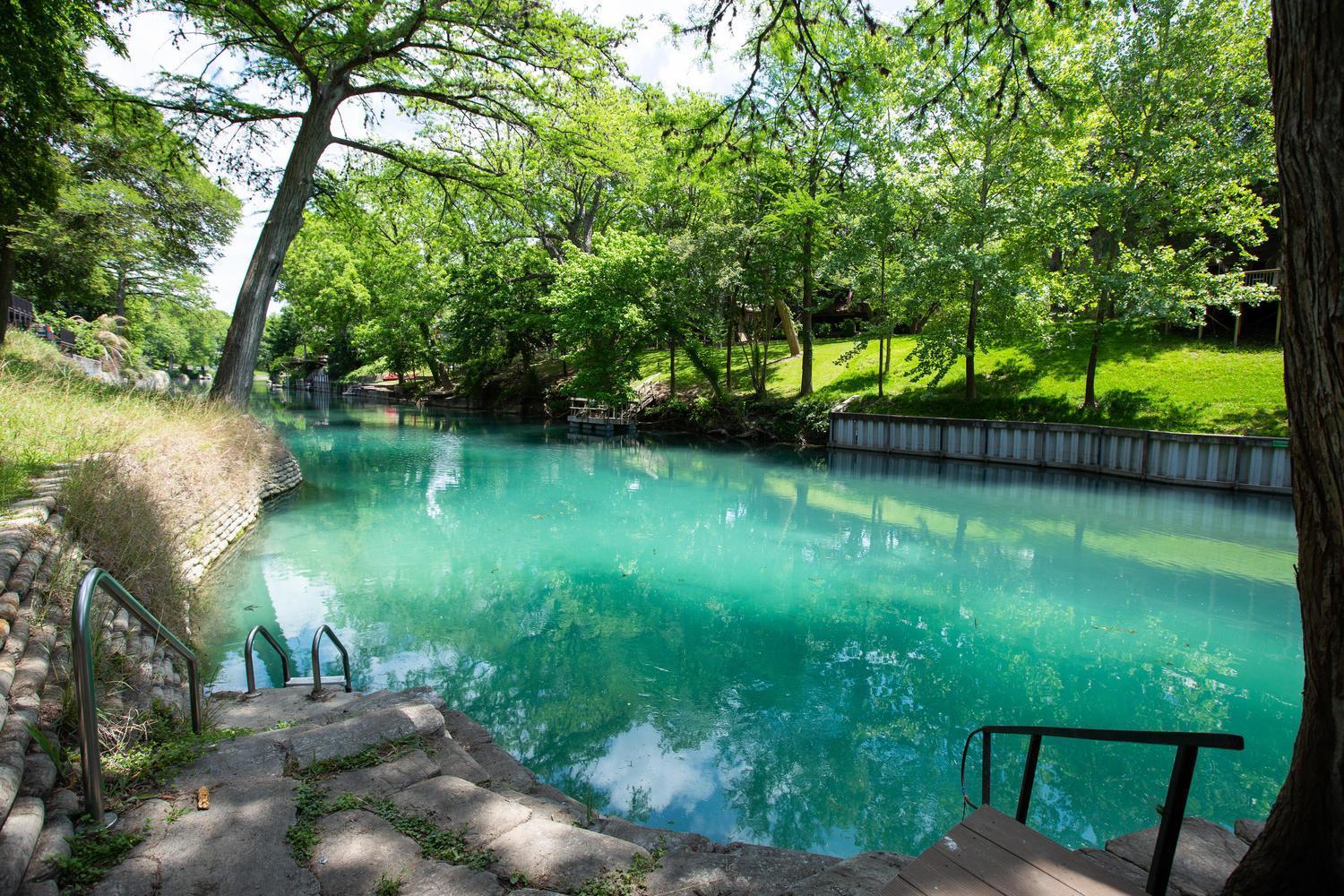 The Iron Cactus Condo On The Comal Cw C102 New Braunfels Kültér fotó